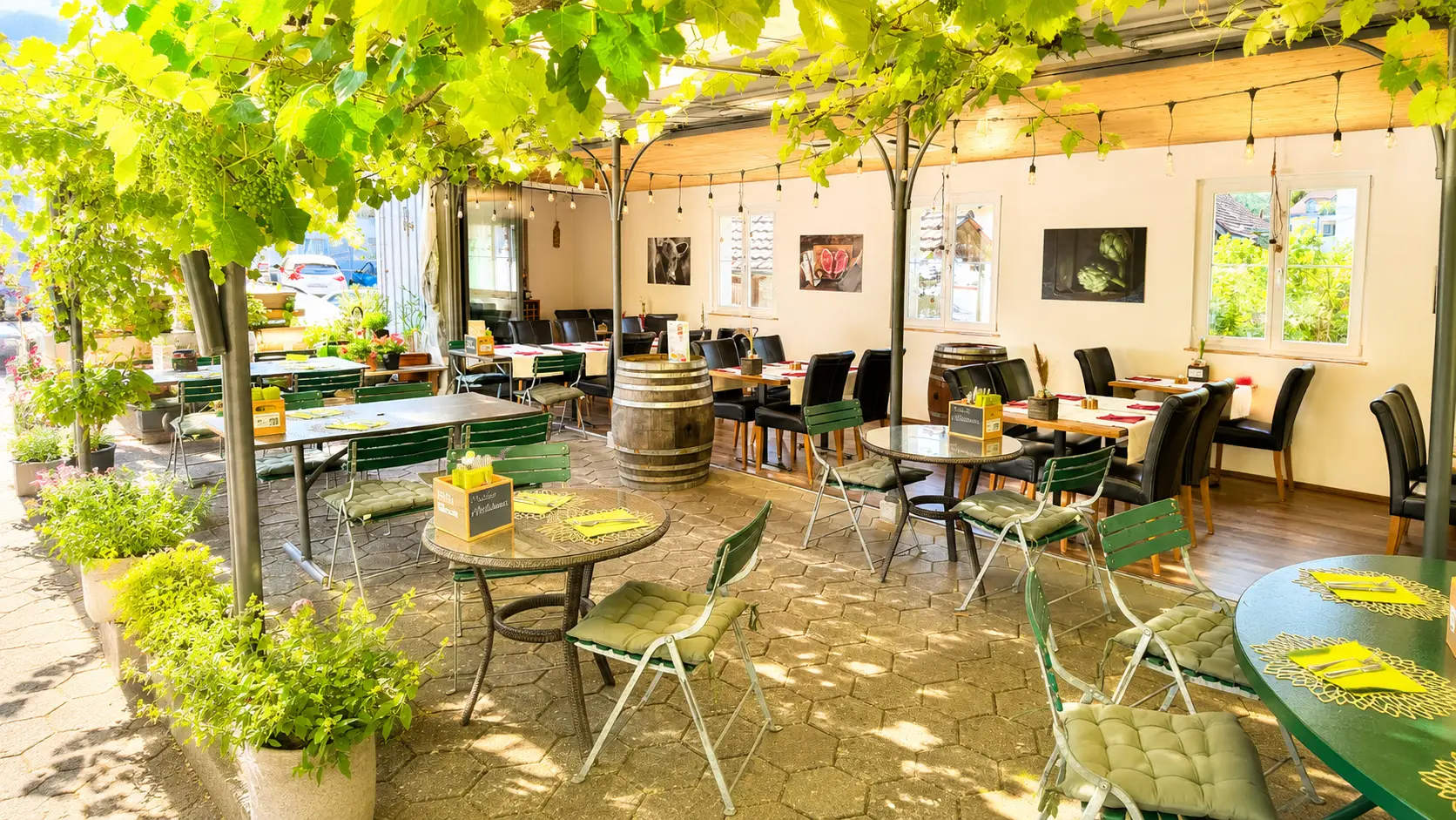 Wintergarten im Restaurant Stadtgarten Wangen an der Aare mit festlicher Tafel